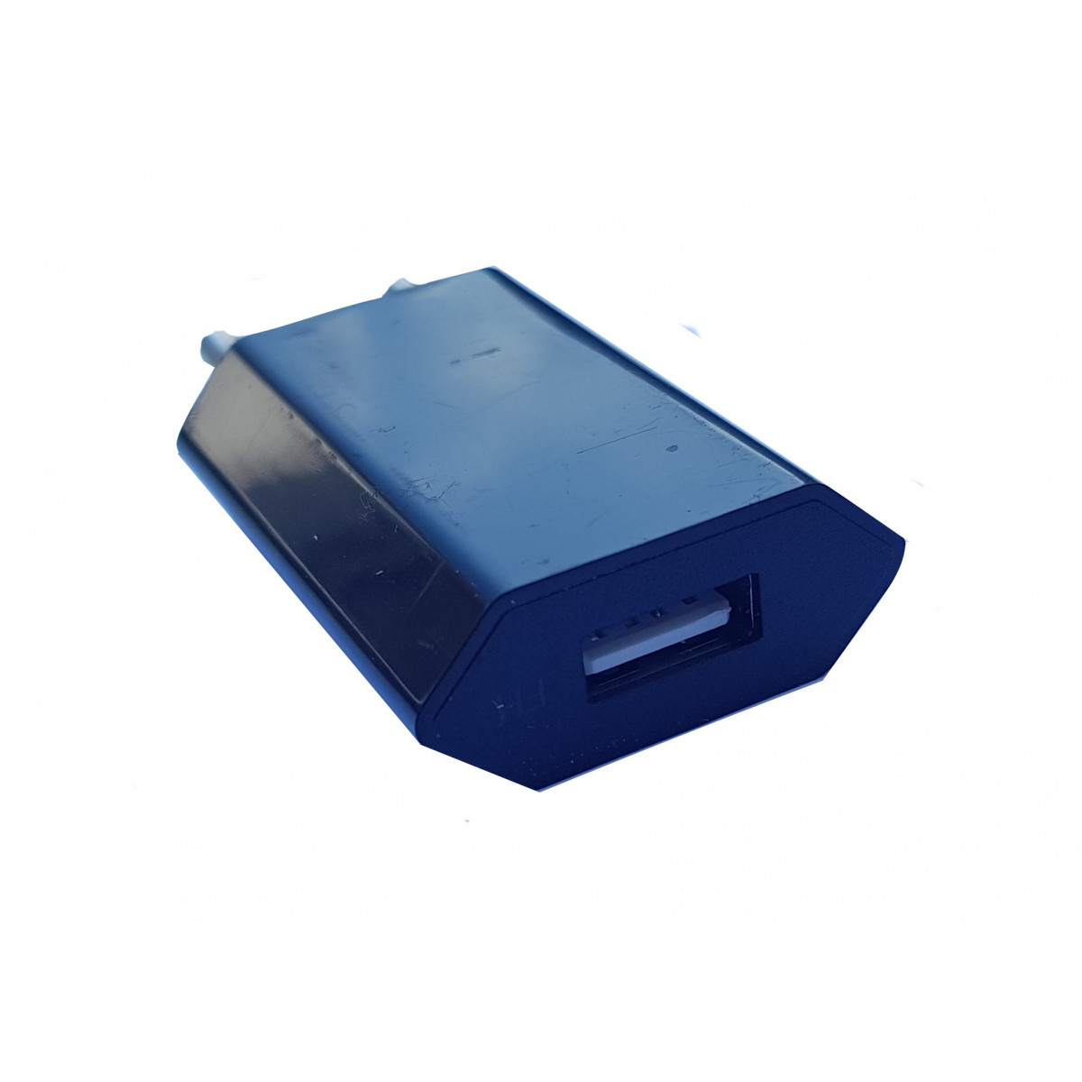 Alimentatore USB 5V 1A a spina colorato input 100-240V 0.15A